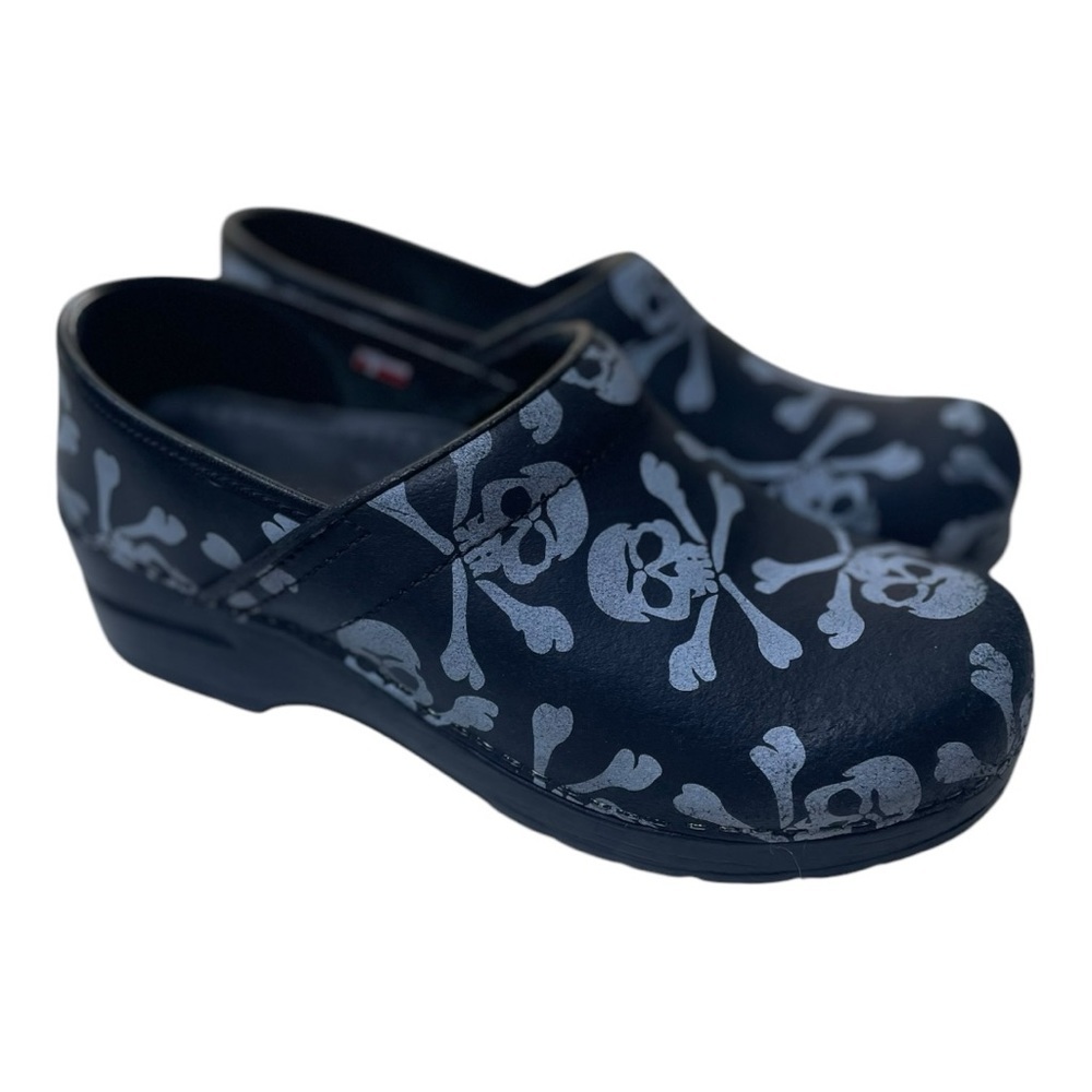 Sanita Halloween Or Everyday Comfort Black & White skulls. Ordered Wrong Size :(